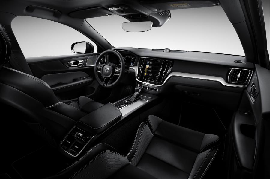 Торпедо Volvo S60 T6 R-Design 2018 года  (WW) (фото 19 из 63)